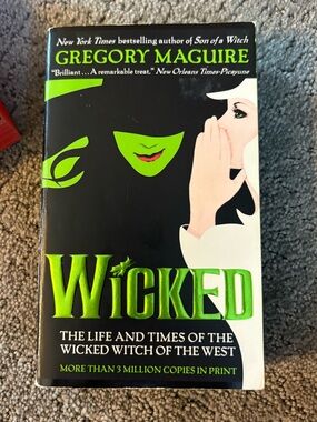 💚 Collecters Edition 1st Print Paperback - Wicked - Sprayed Green Edges - Novel